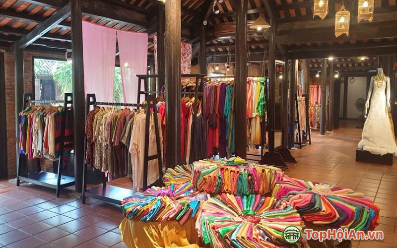 Chiêm ngưỡng bộ sưu tập áo dài và trang phục truyền thống của 54 dân tộc Việt Nam